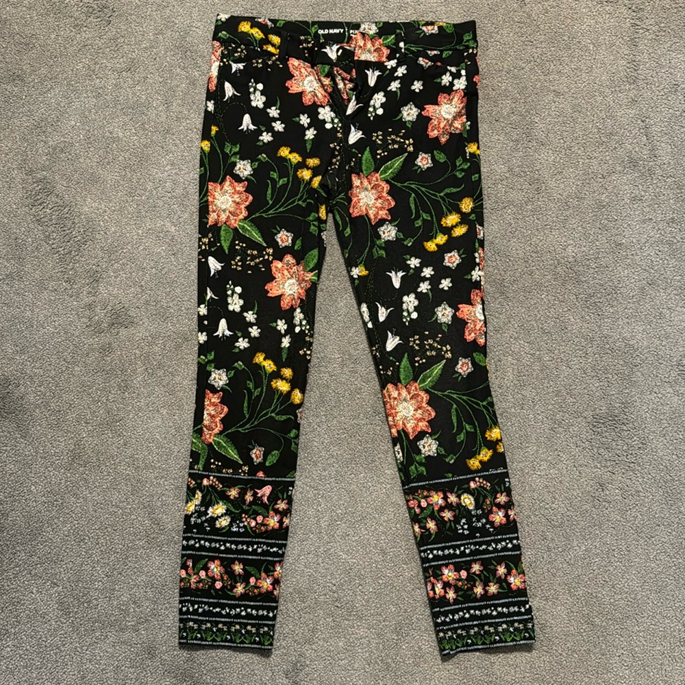 Old Navy Black Floral Print Pixie Pants